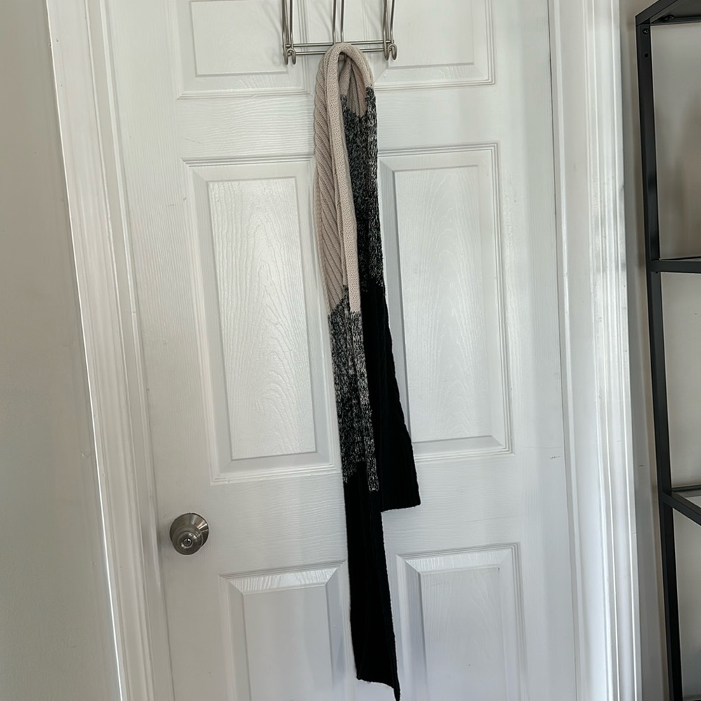 Lululemon knit scarf